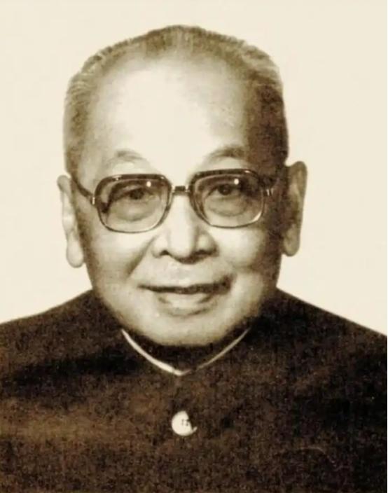 1985年，开国上将叶飞在病榻上听闻小女儿叶之枫因泄露国家机密被捕的消息，沉默良