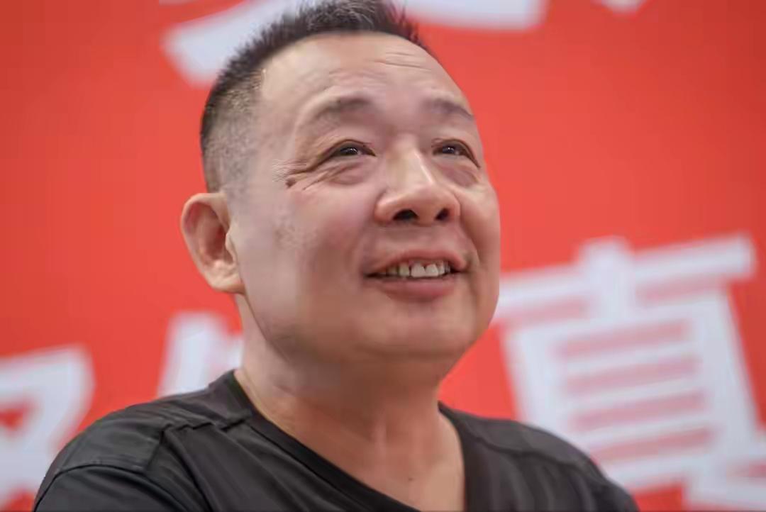 别让“职业打假”，沦为逐利碰瓷从去年底至今，王海团队始终紧盯胖东来，接连发