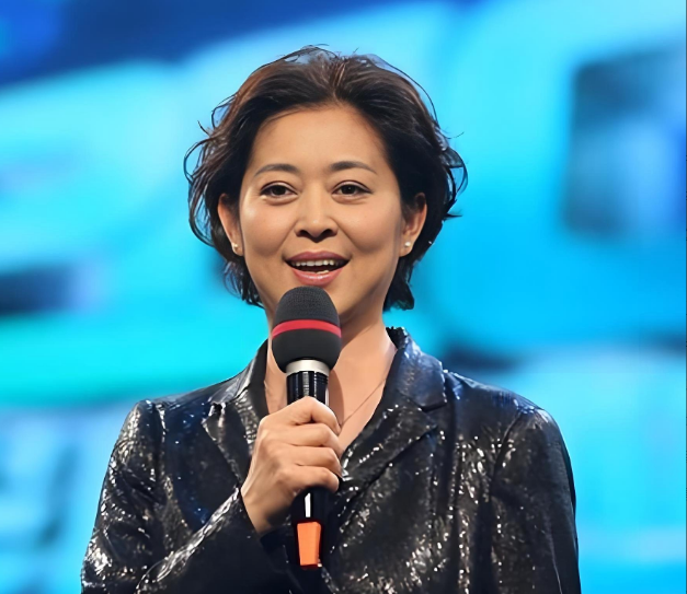 主持春晚次数最多的八位主持人：一、朱军，主持春晚21次。二、周涛，主持春晚1