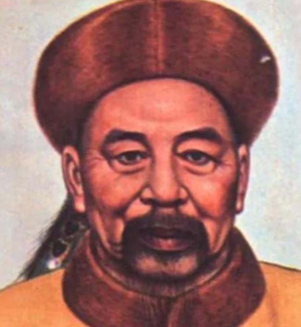 1863年，左宗棠升任闽浙总督，妻子周诒端问：“左老三，你每年收入多少两银子？”