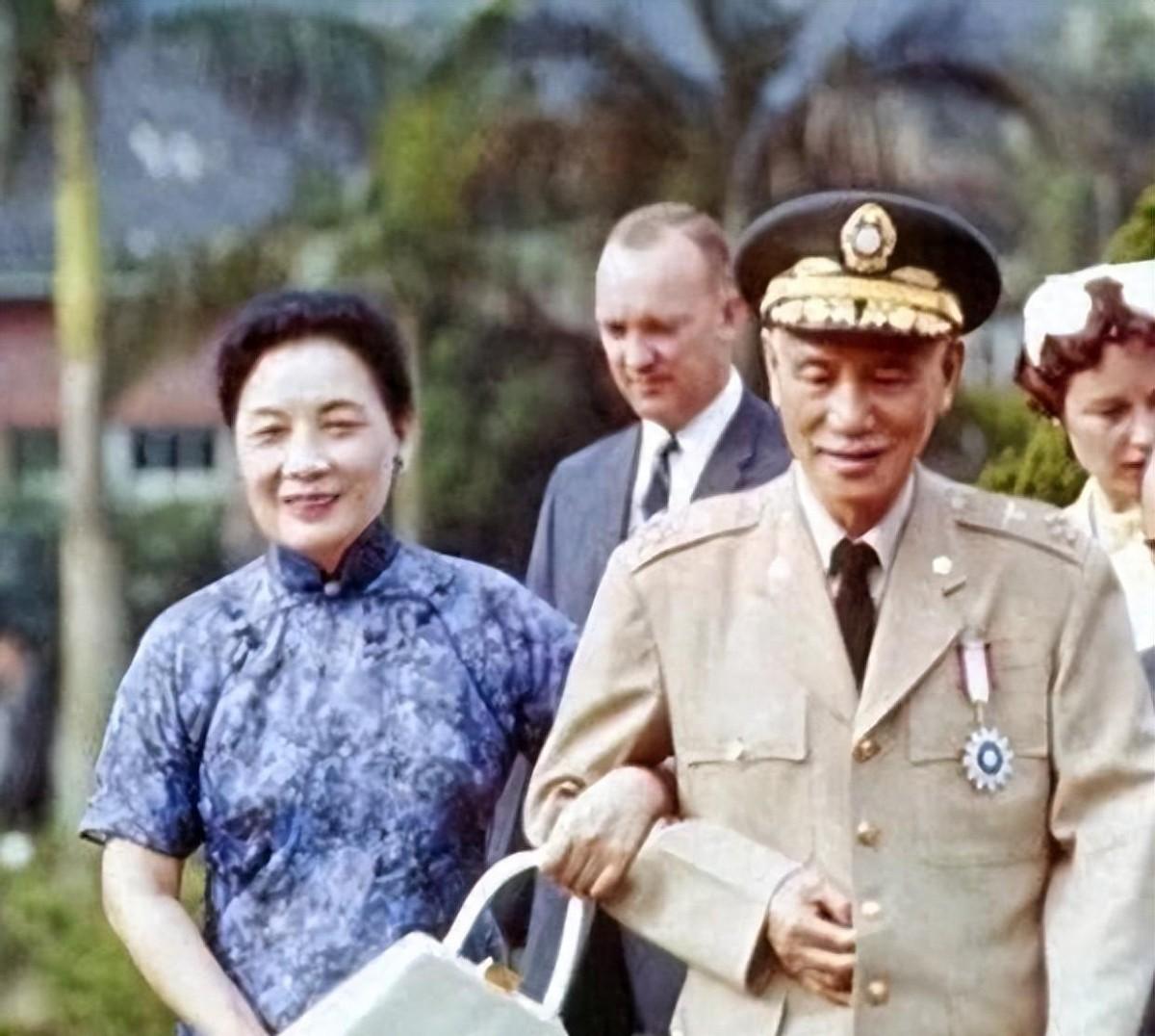 蒋介石去世后，宋美龄没有子女，她究竟凭什么能够在美国独自享受长达28年的奢华生活