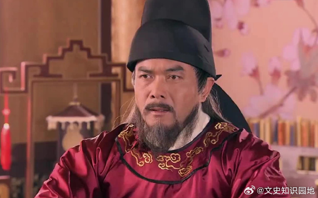 历史684年，洛阳城内，宰相裴炎被绑赴刑场。他含泪仰天高呼：“我受先帝托孤，
