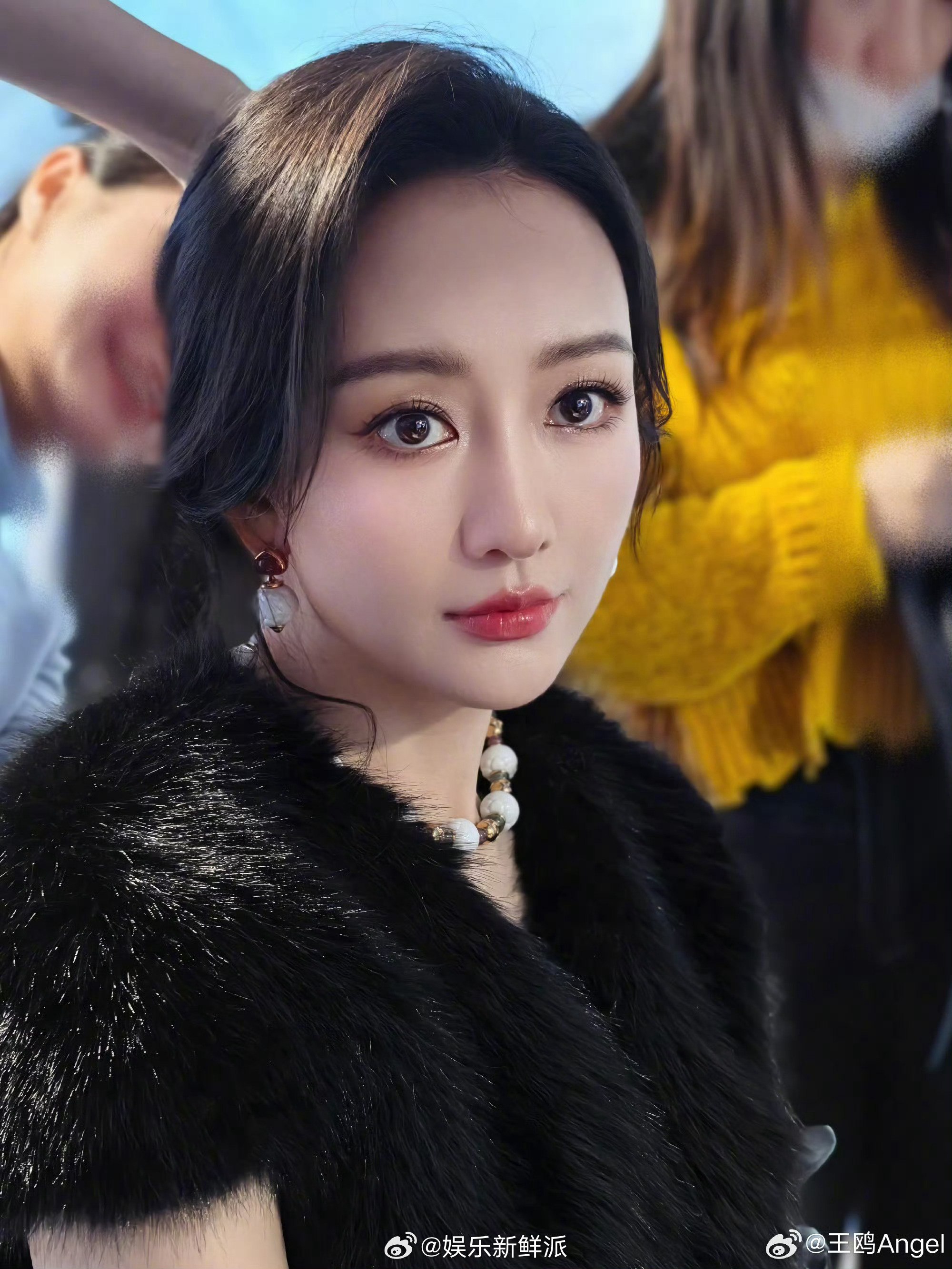 派酱安利王鸥画了个看起来很聪明的妆这妆也太好看了吧😍清冷又利落，一出场就被