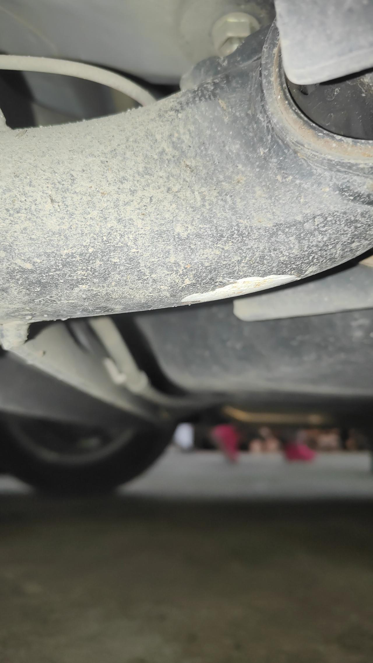 如果发现有生锈的地方就自己涂点底漆上去这是防止生锈的一个好办法