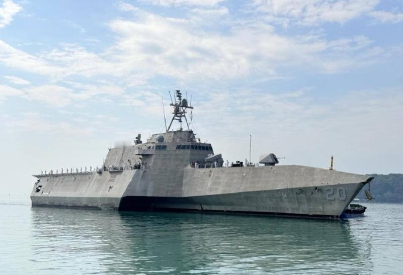 美军舰访问柬埔寨海军基地，和中国军舰几乎“脸贴脸”，相隔仅150米据多家外媒