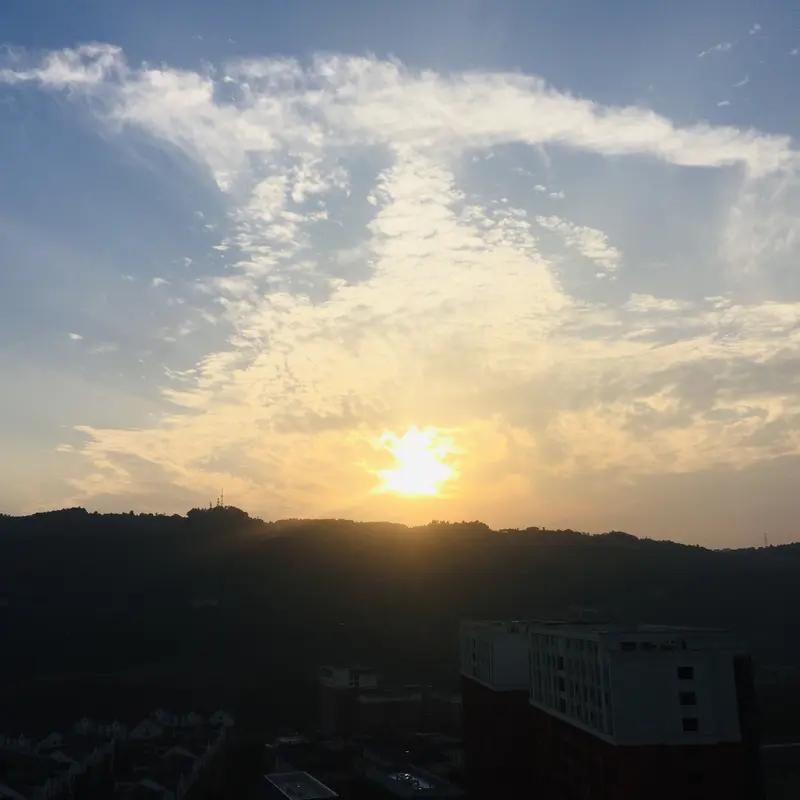 最近有个事真是让人又气又心疼。河南96年的王先生，大学毕业后进工厂打工，想好好谈