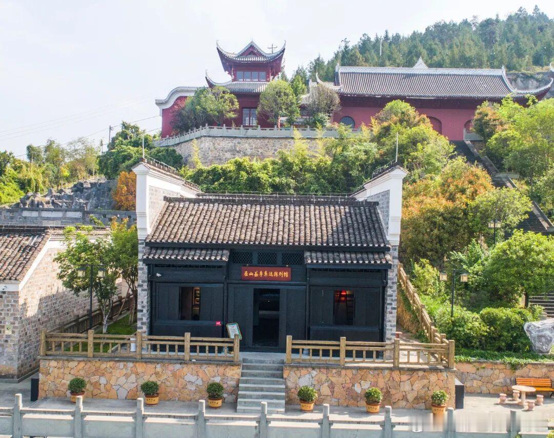 519中国旅游日初夏赴巫山太惬意，烟雨缠青山，江景温柔又治愈。旅游日超多景点