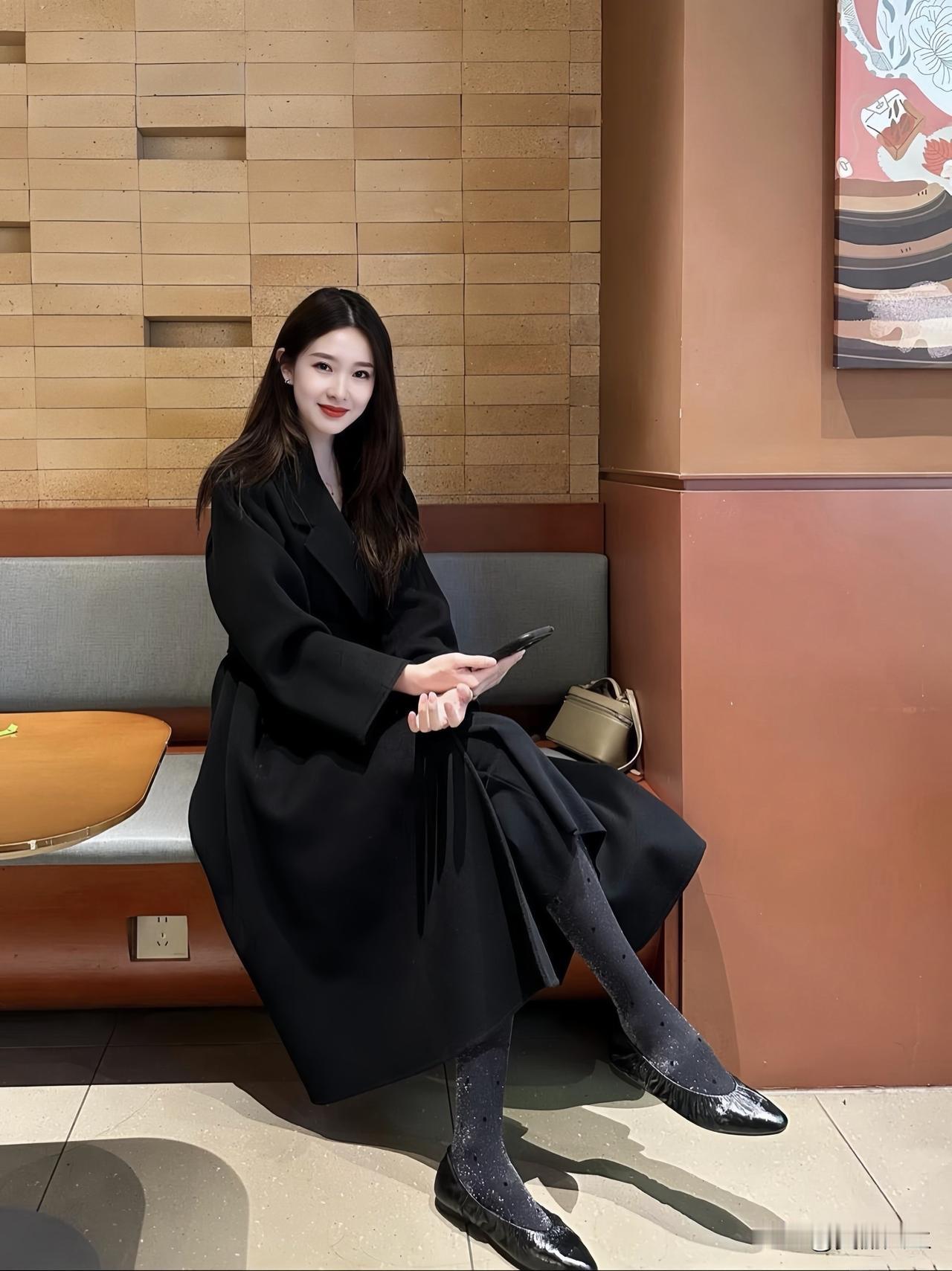 午餐的时间店里几乎没有人下午两点基本上满座像现在这样的环境有这样上座率已