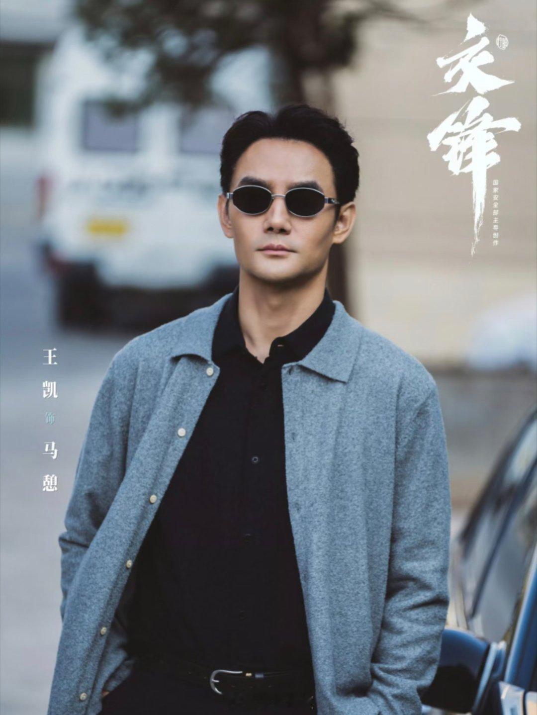 #交锋#大结局落幕，屏幕暗下去的一瞬，心里却亮堂得很。这剧最动人的地方，不在于谁赢谁输，而在于它把人