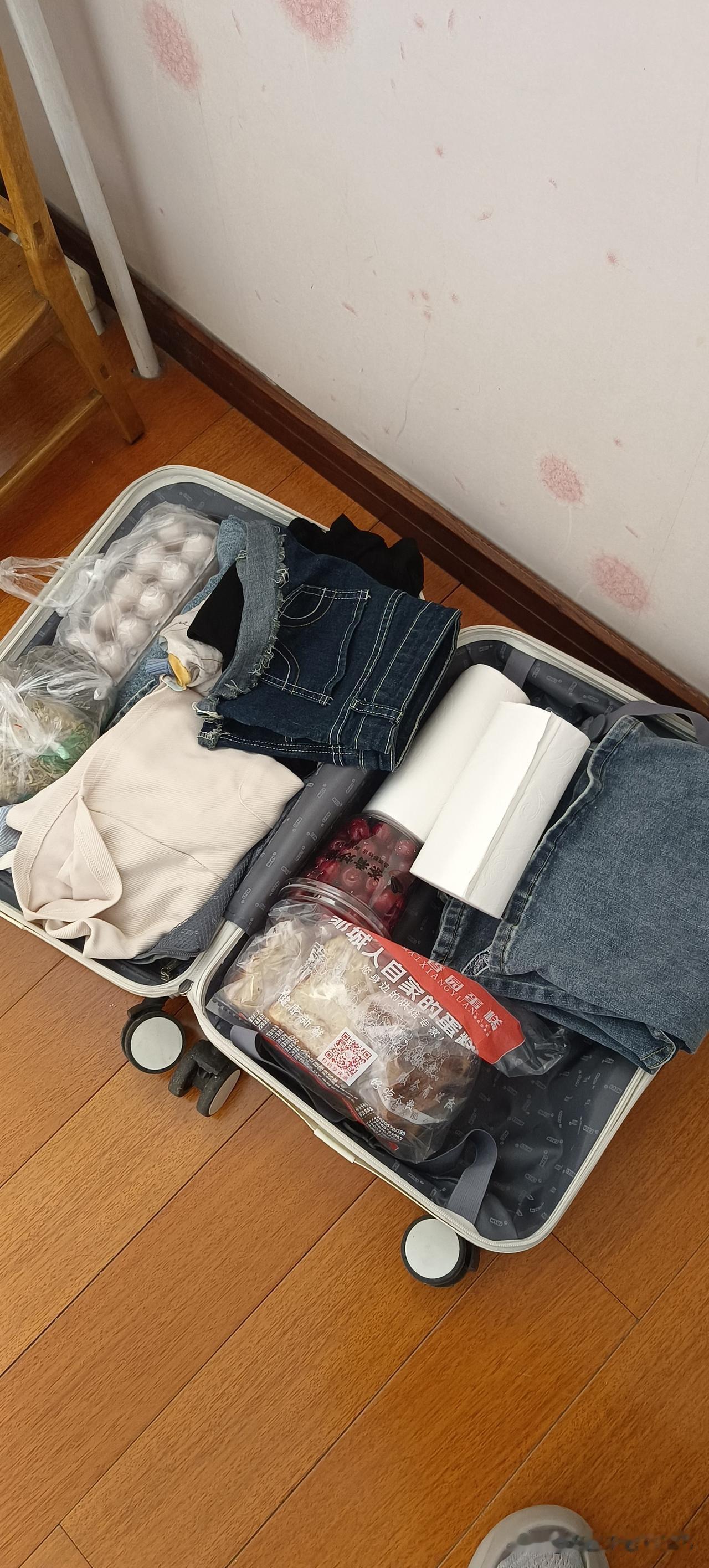 不挣钱的女儿和挣钱的真的不一样啊！女儿从北京辞职了，没有工作单位了，也不挣钱了