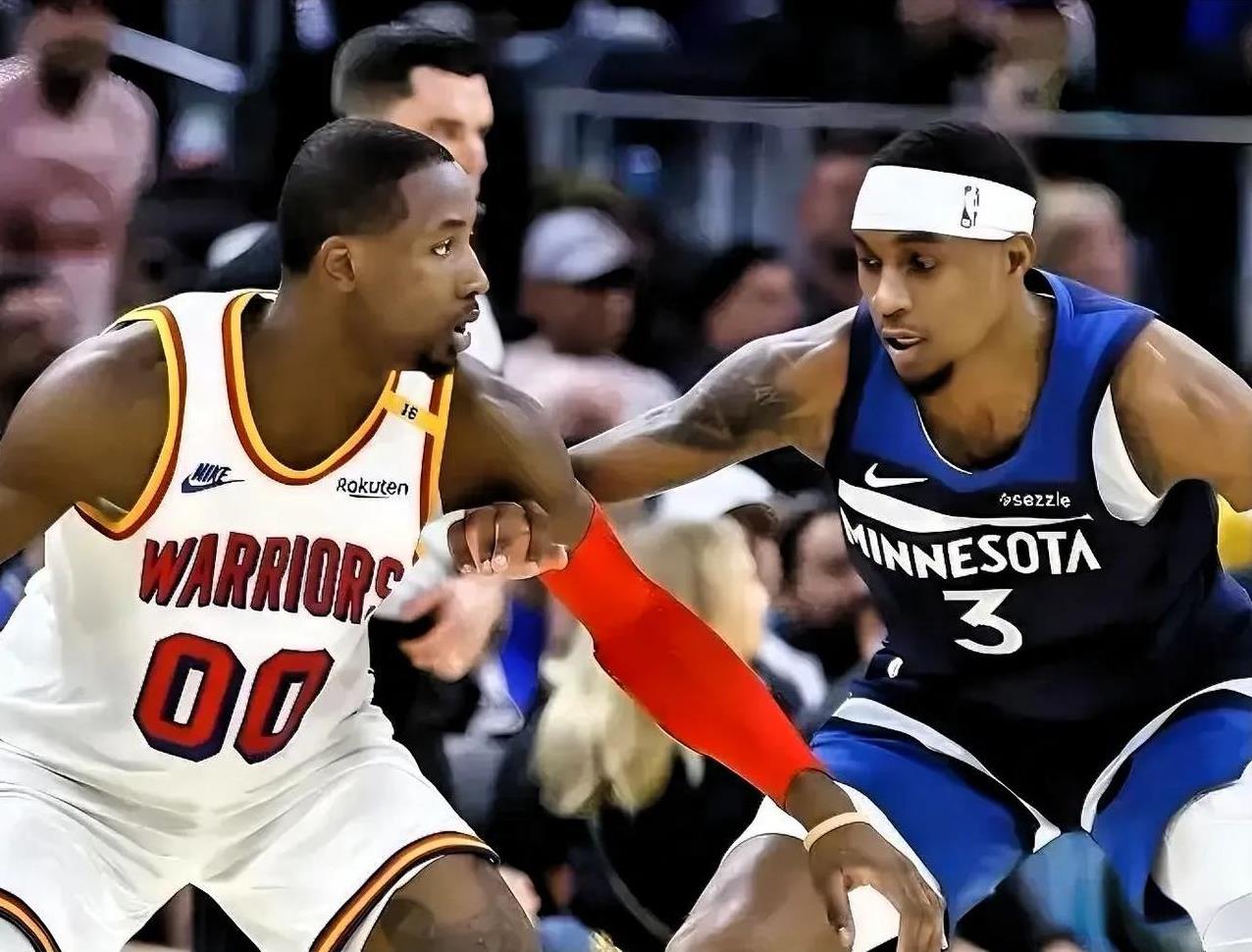 库明加人缘真好啊！近日有NBA匿名高管评价库明加时说道：“我愿意为库明加提供一