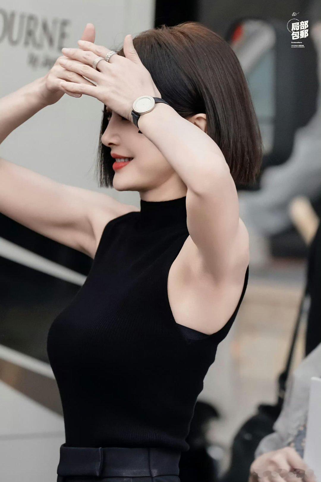 秦岚的身材我真的斯哈斯哈了这个完美的肩颈线妈妈级别的