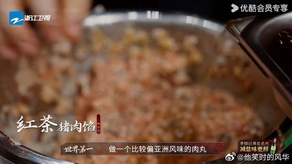 百厨大战就是私下茶酒都来啊百厨大战太会玩了！咖啡、茶、酒入菜，选手们忙得热火朝