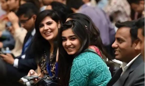 印度成为美国最大的留学生来源国，印度的留学生数量反超中国，原因不是印度人有钱了，