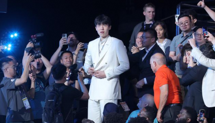 NBA选秀：开拓者去年给崔永熙机会，今年选中杨瀚森