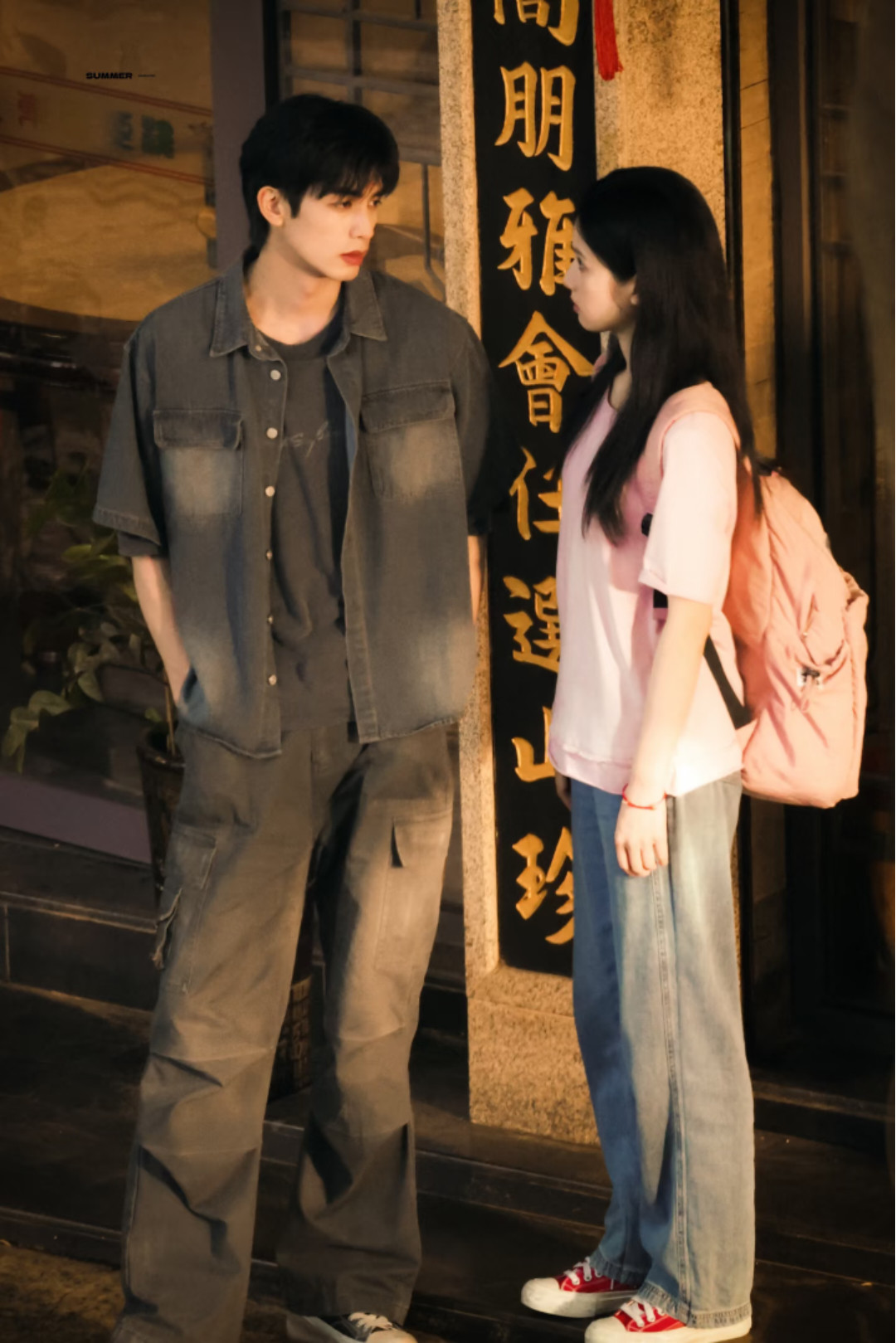 野狗骨头刘俊杰导演擅长用镜头烘托CP感，路透里宋威龙和张婧仪的互动，氛围感确实没