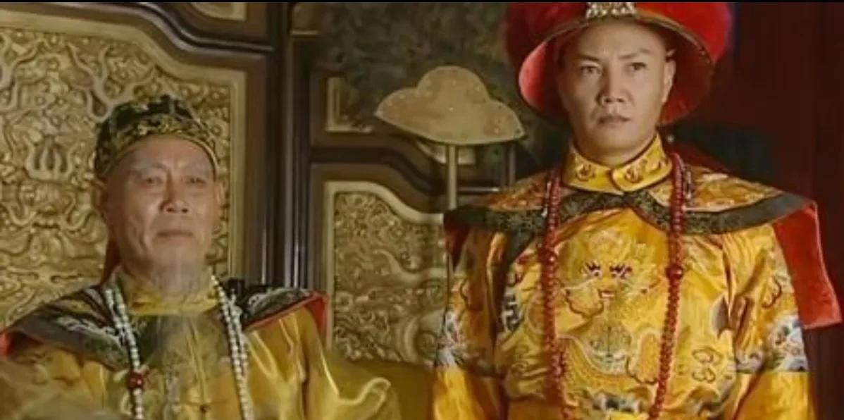 乾隆驾崩后，嘉庆和老师见面第一件事就是俩人抱头痛哭…当然，抱头痛哭的最大原因是