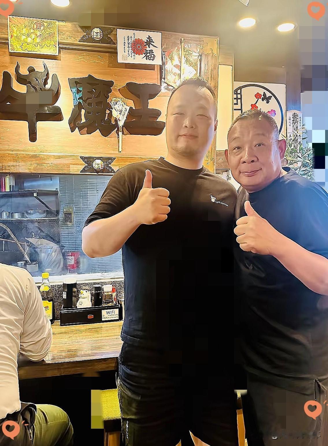 我一直想不通。于东来七八个人下馆子才花了380，店家要免单他硬是不肯，扫码付了