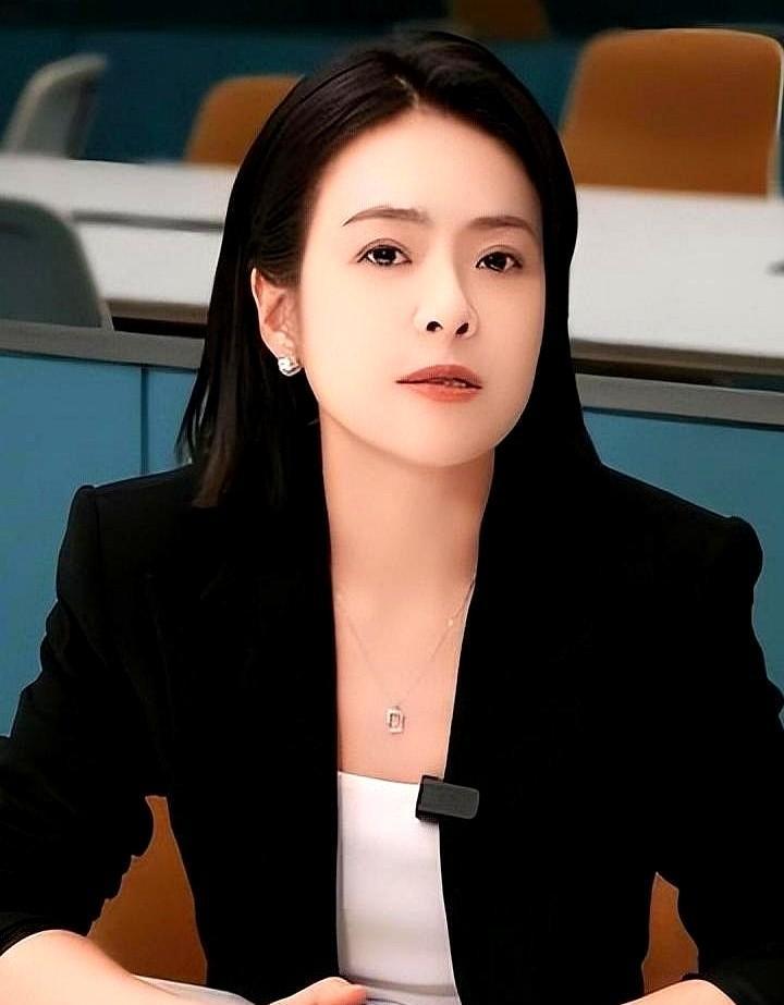 46岁，她刚坐完二胎月子，就捧回了国家级金奖。这不是什么平衡术。她直接撕了那