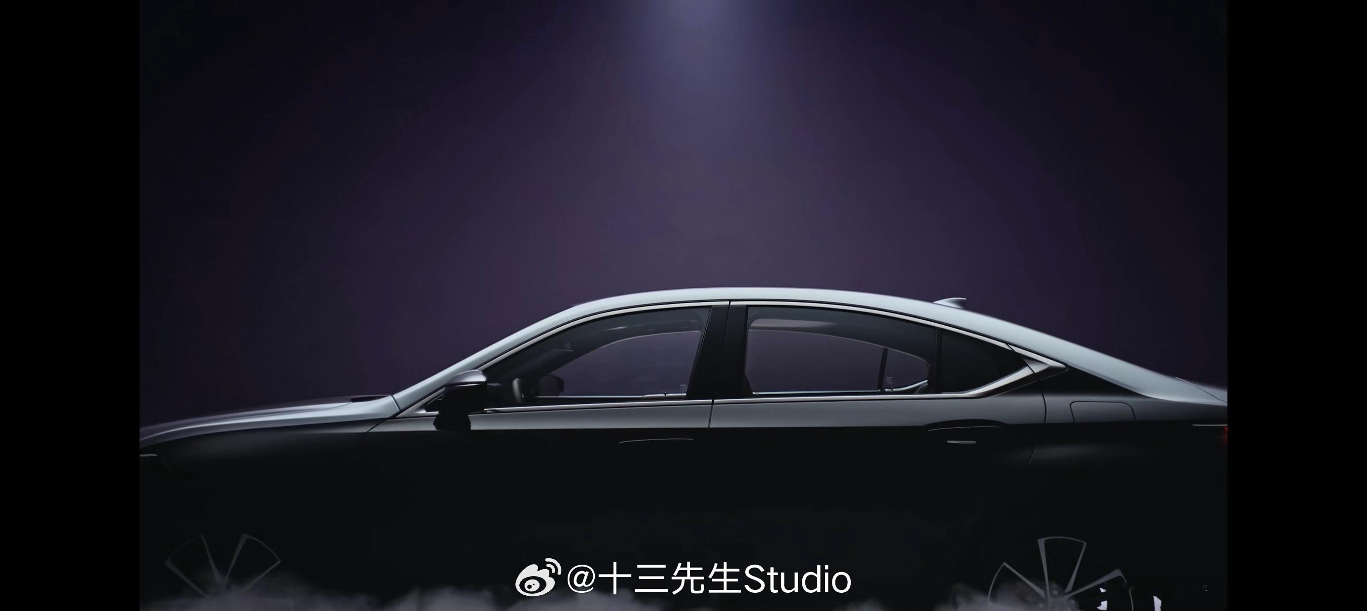 雷克萨斯ES200推出了一个月影双色特别版，售价30.79万！ES是去年的进口车