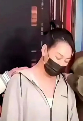 小曲线要复出了汪汪小梅正领着闺蜜团在京城嗨玩这边小S也终于打破沉寂公开露面了