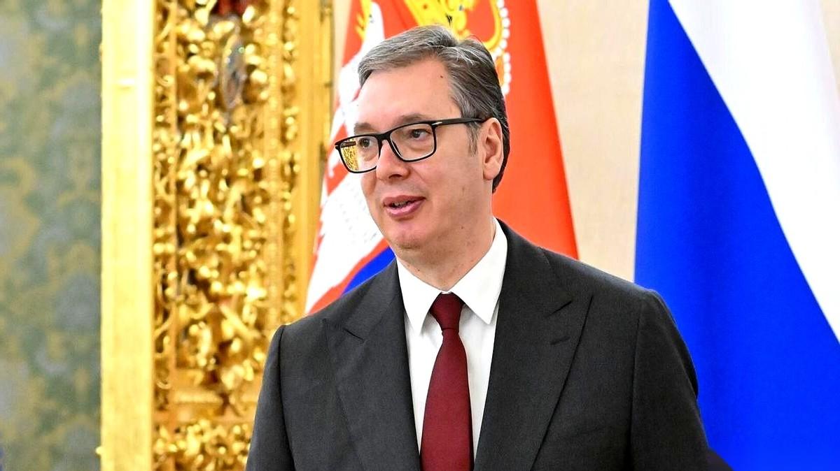 塞尔维亚总统武契奇，直接在镜头前摊牌了。他对着一排记者，先是坦然承认：“我们造