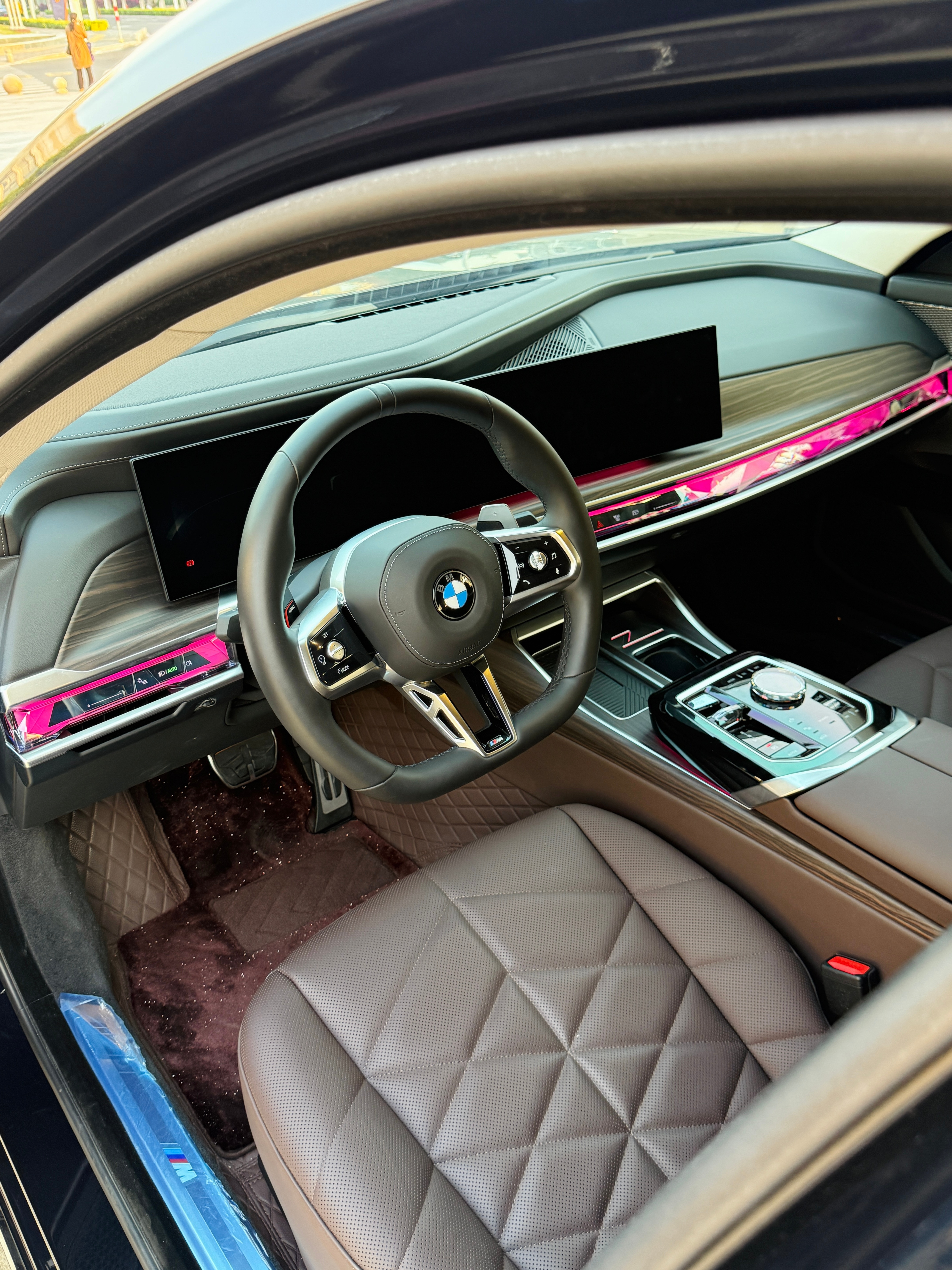 宝马7系降价约27万落地60出头的全新宝马7系确实很吸引人这个价格其实到店还能谈