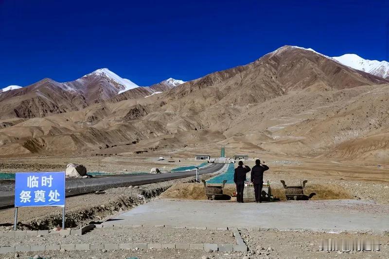 中国机器人哨兵站岗中印边境中国机器人哨兵站岗中印边境最近网上一段中印边境视