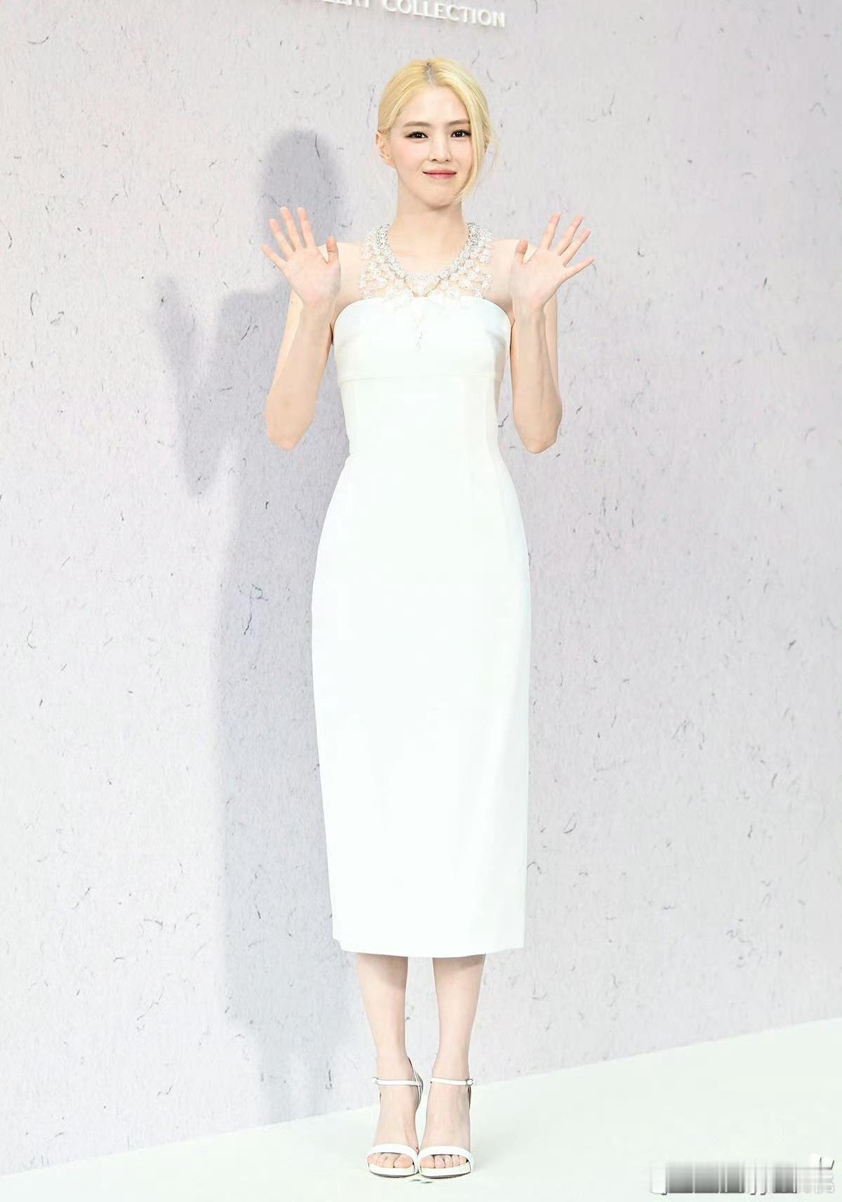 韩素希白色礼服出席Boucheron高级珠宝活动，佩戴CarteBlanche