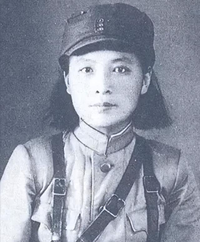 1939年，一位女战士经不住日军的严刑拷打，大声求饶，日本鬼子狂笑。不久后她向日