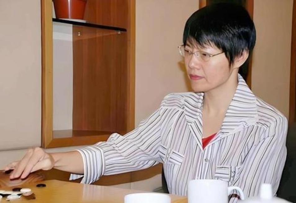 孔祥明的聪明之处在于离开聂卫平后，没有被第一次的失败婚姻打倒，而是同意嫁给了四川