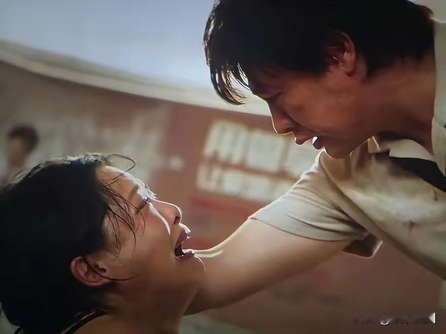 郝蕾发了个朋友圈，仅凭“抓头发”一个镜头，就拿了威尼斯影后，是不是内涵辛芷蕾？