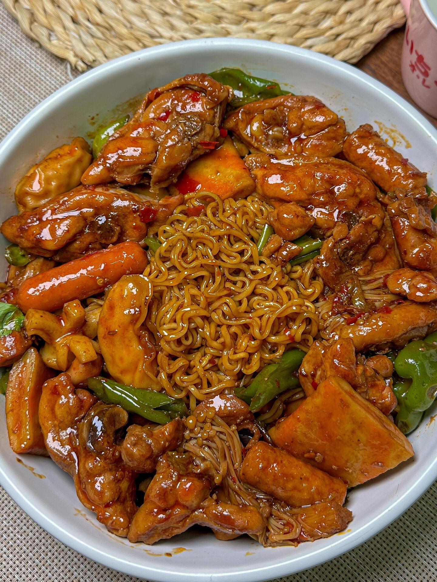 这个鸡公煲焖面真的一绝，巨巨巨好吃！