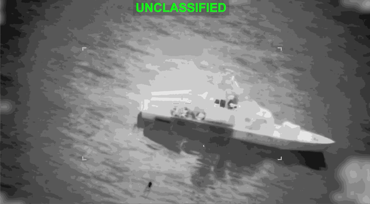 美国公布打击伊朗海军各类导弹艇、布雷艇的视频，不过伊朗的主力舰都已经没了，也就只