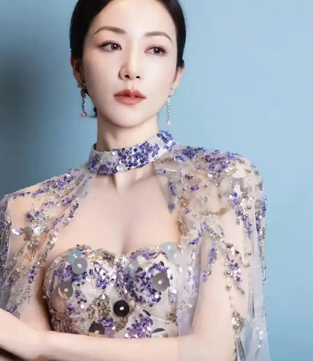 韩雪把提线木偶师傅送上了热搜第一。你没看错。在泉州文旅节开幕式上，她唱完那