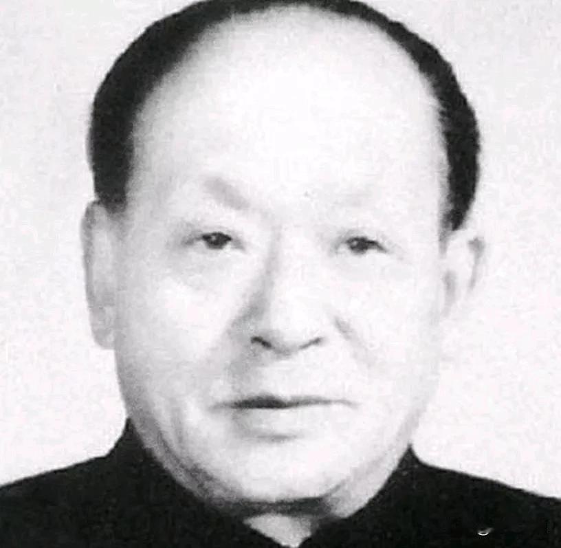 王盛荣，出生于1907年，湖北武汉人，出身贫苦，1920年上海纱厂童工，19