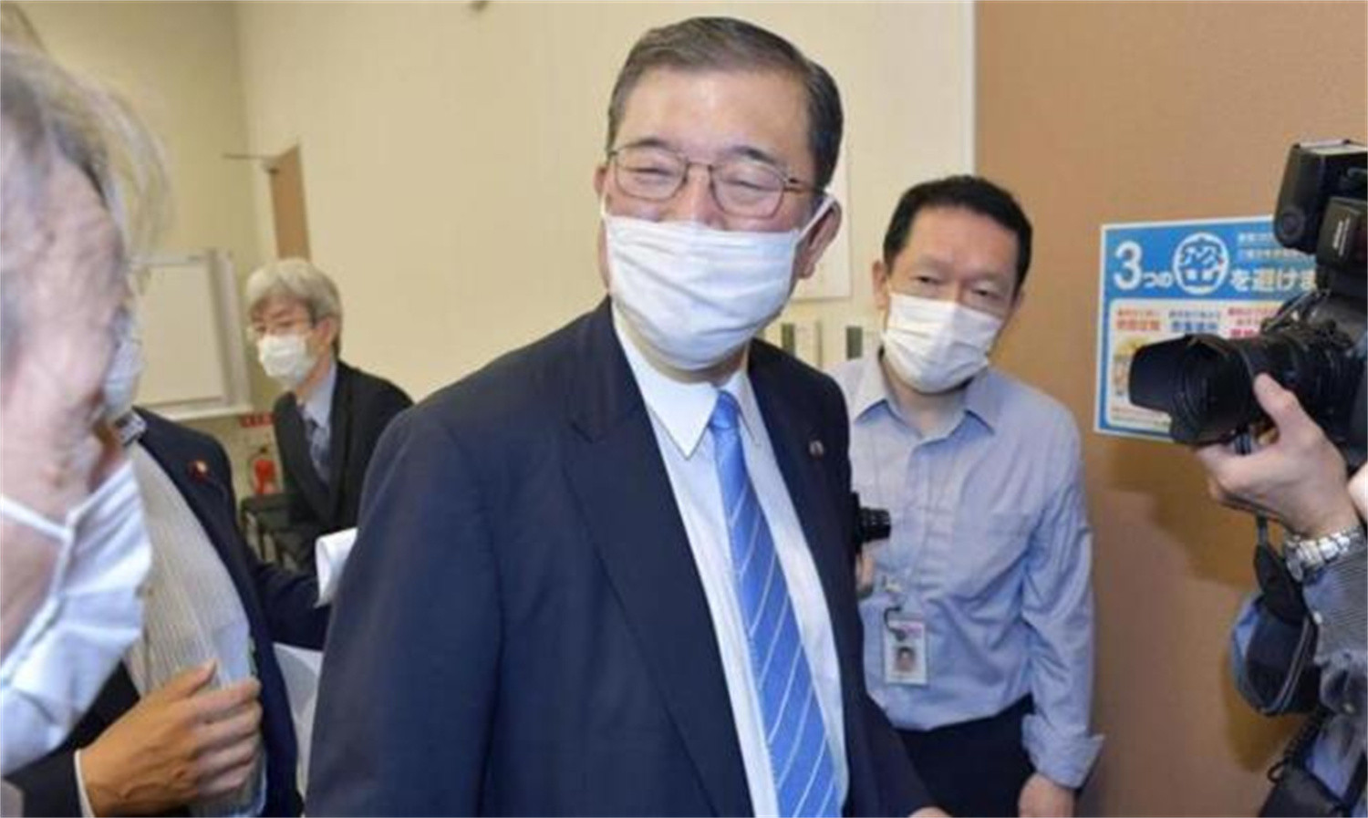 决战，美日爆发第二轮激烈交锋，石破茂很强硬，80岁老将离开北京