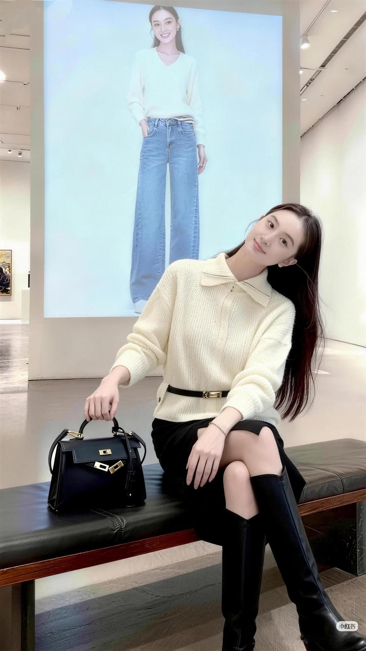 白衣飘飘，笑靥如花。