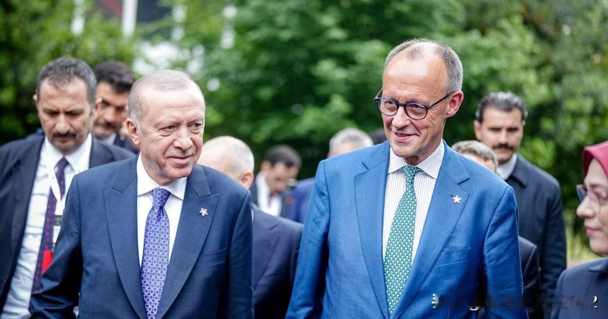 默茨与埃尔多安在新闻发布会上起争执:发生了什么德国总理默茨首次对土耳其的访