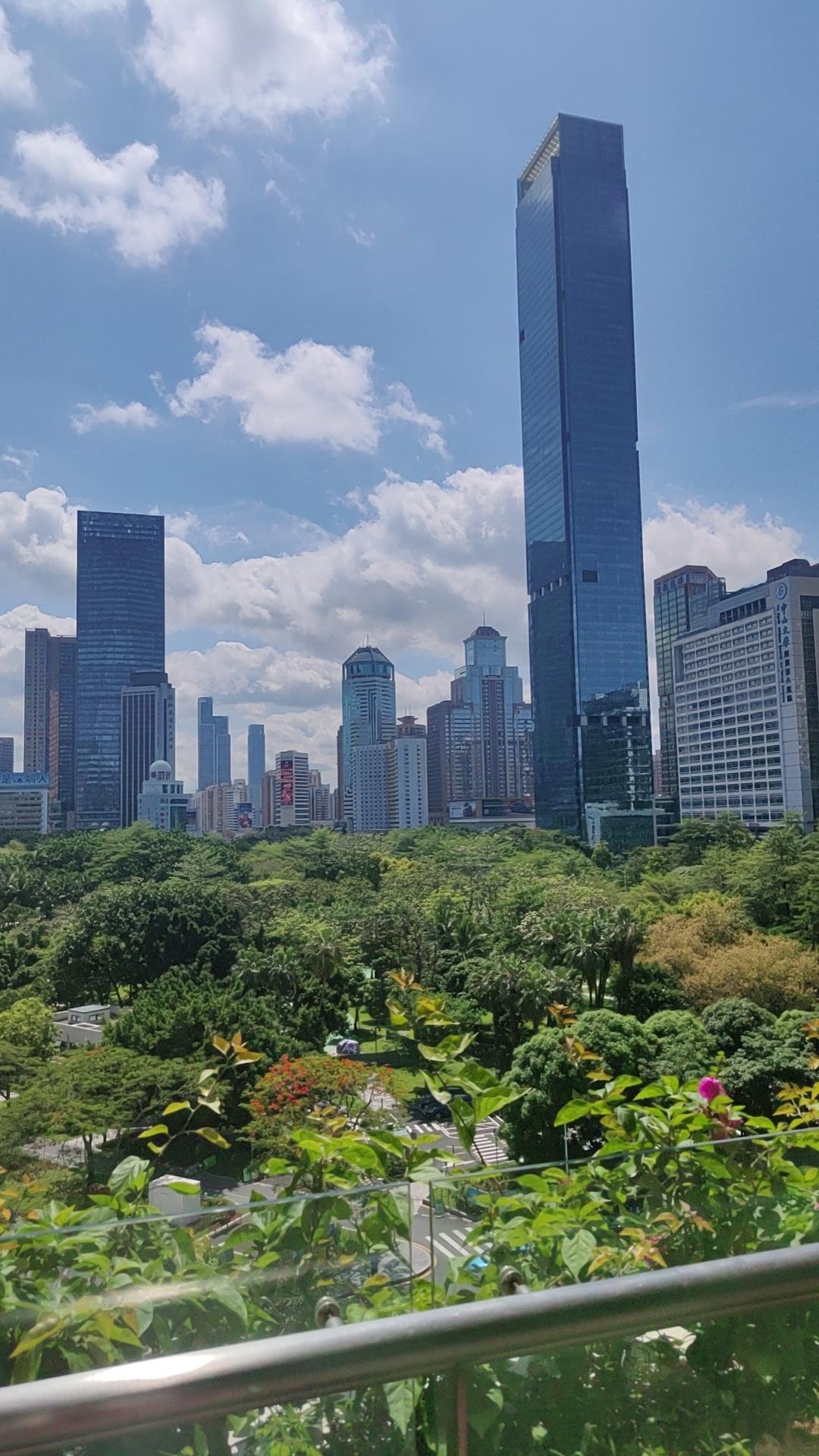 发现没？2026年深圳有望创造中国城市工业和制造发展的新高度和新奇迹。我们先来
