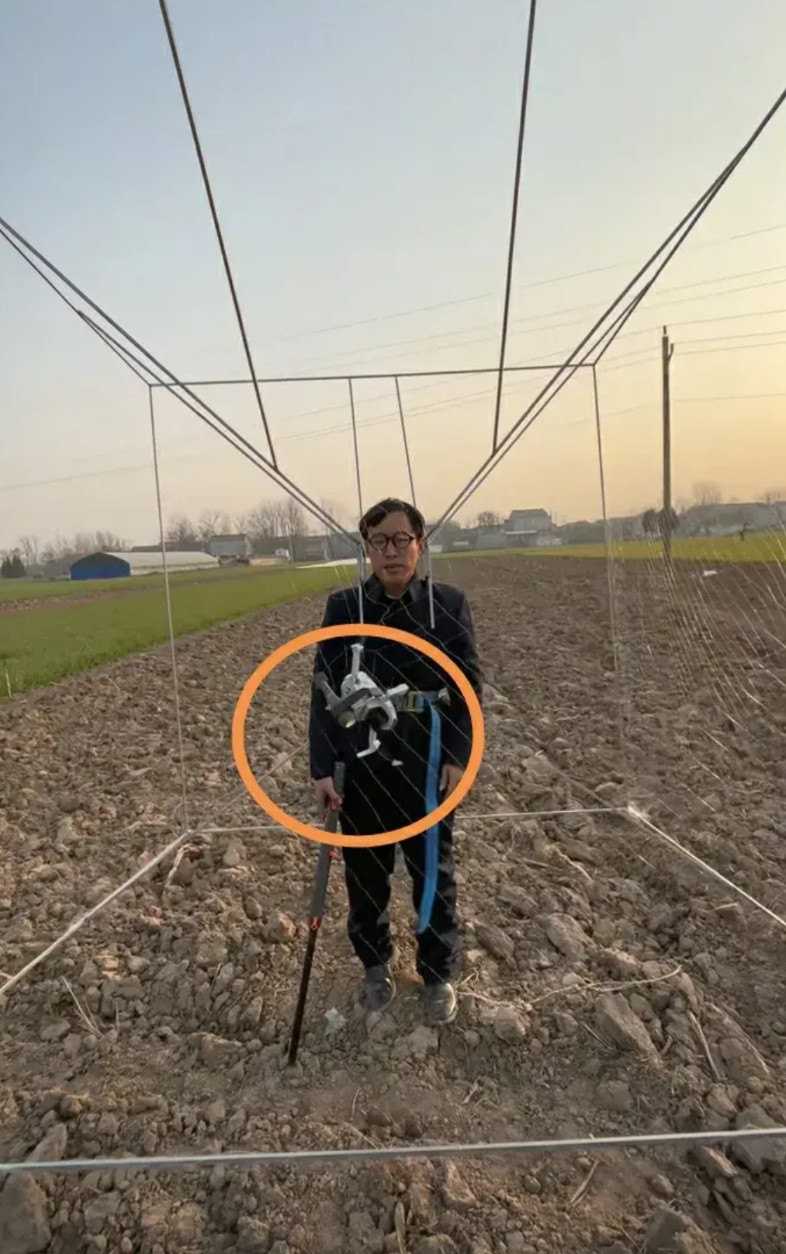 有时候不得不佩服民间的高手，俄罗斯一定后悔没早点看到这哥们发明的防无人机的单兵作