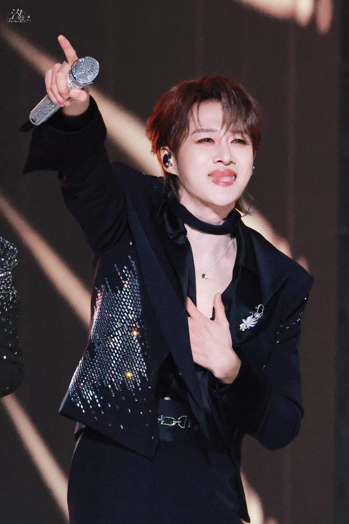 💜当你微笑，宇宙原子为之重组，只为成就此刻独一无二的你。这瞬间的温柔，令世