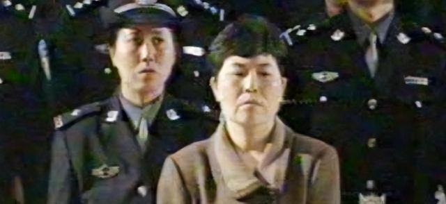 2005年4月26日，白宝山情人谢宗芳被提前释放。在走出监狱大门时，狱警曾问过她