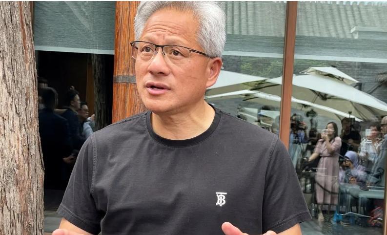 黄仁勋绝对是一个好销售，在H20芯片被劝退后，要卖一款更先进的人工智能芯片给中国