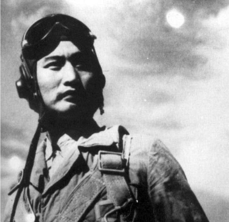 1951年，志愿军飞行员刘玉堤在返航途中，无意间向云层下面瞟了一眼，竟然看到了一