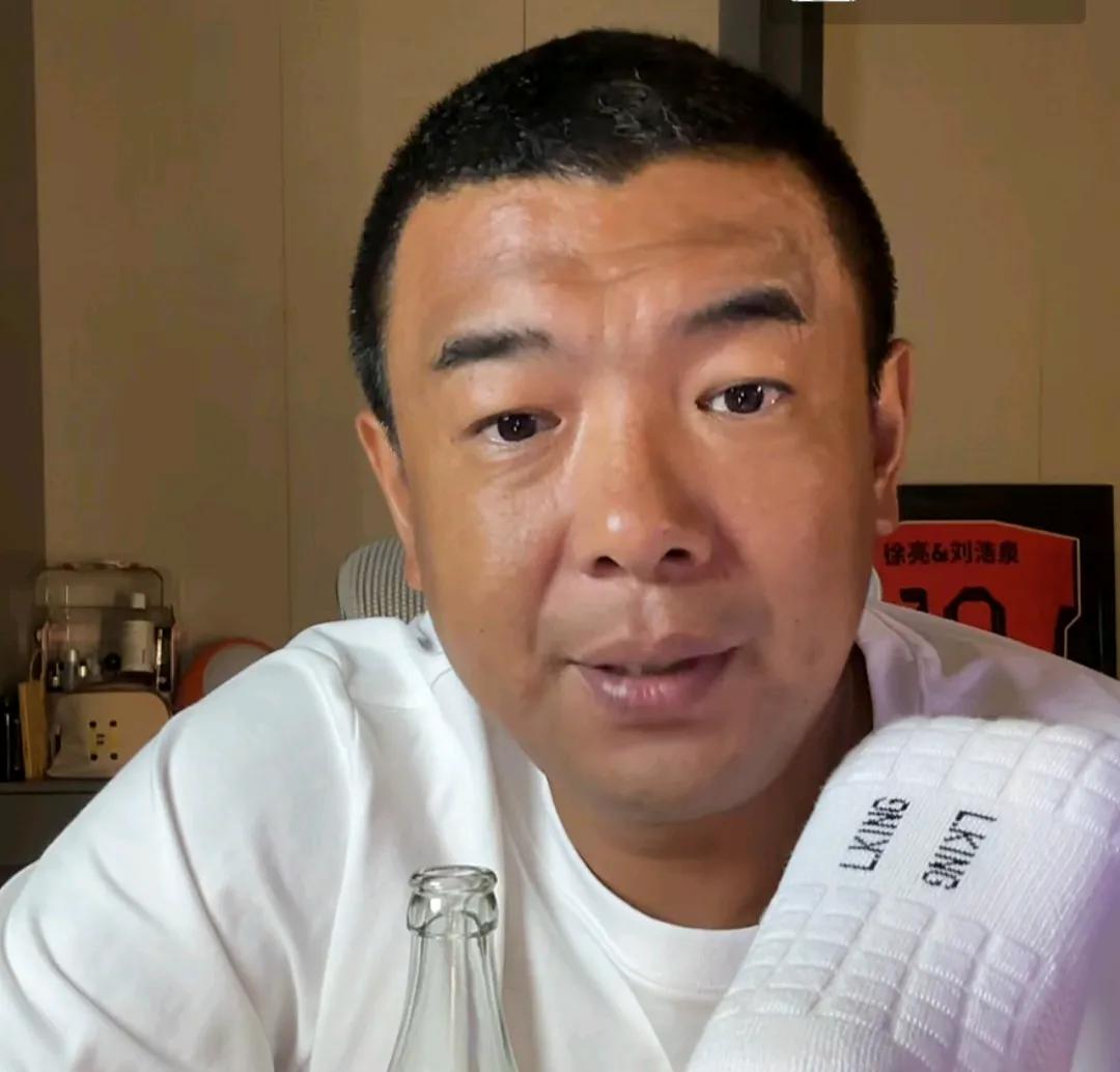 前国脚徐亮表示，他不理解米卢当年为什么不带上郑智参加世界杯。徐亮在直播时表示，