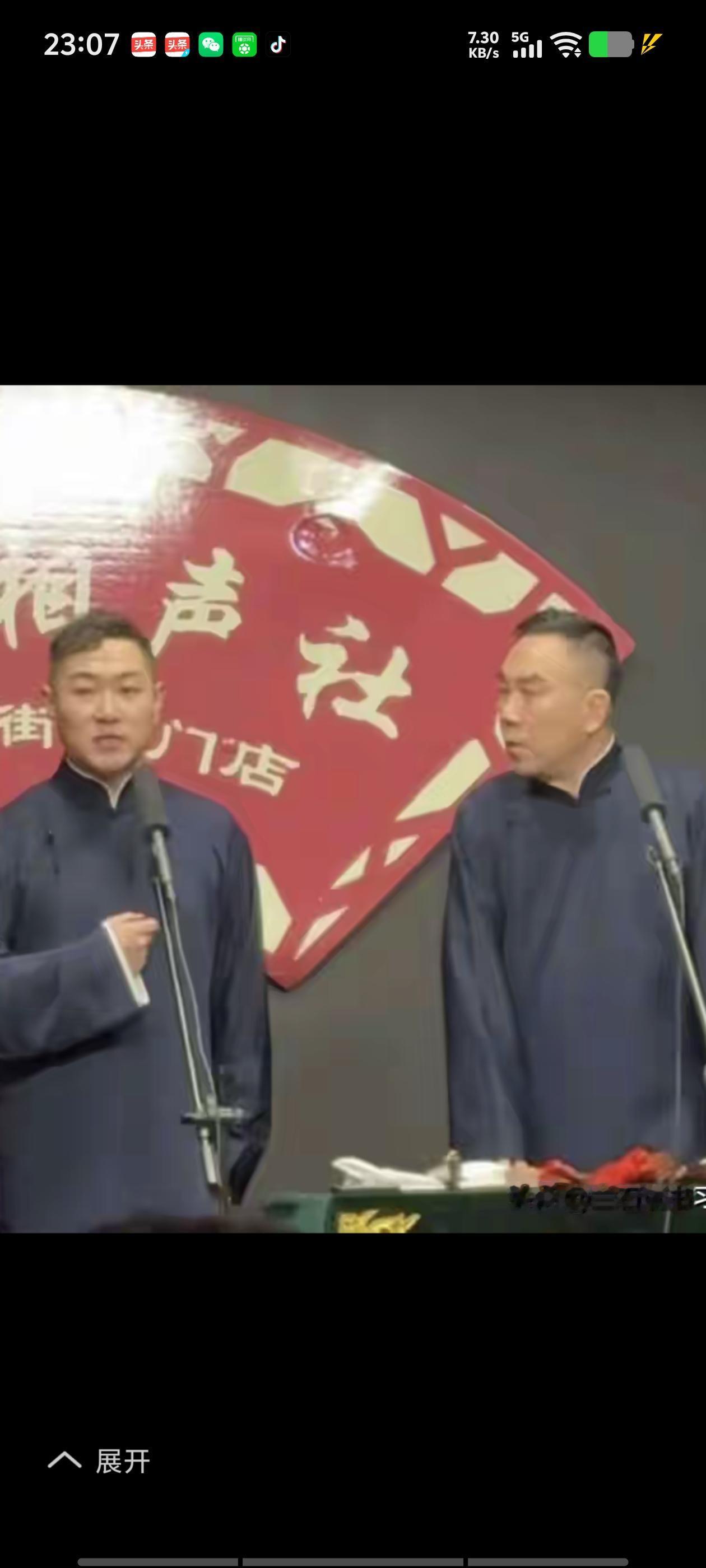 杨老五再遭重创，他的徒弟兼搭档小薛，宣布退出杨光相声社，并告知他的退出与师父没有