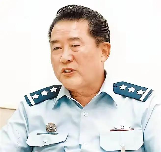台岛退役陆军上将夏瀛洲说，“台军实际上是为了生计的“打工仔”，为了薪水而穿上军服