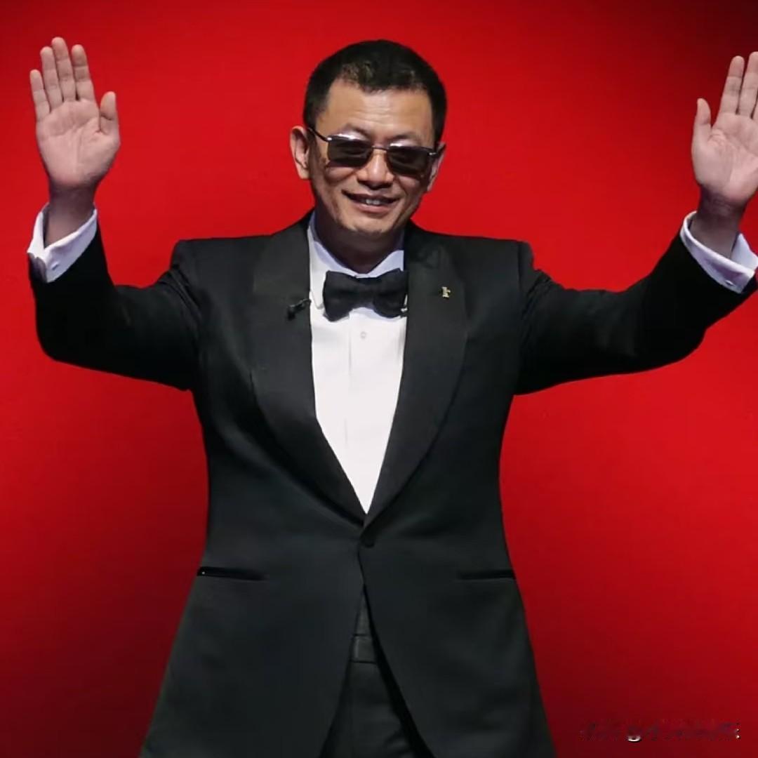 发现了吗同行大导演们对王家卫的评论出奇的一致，都说他是真正的天才。