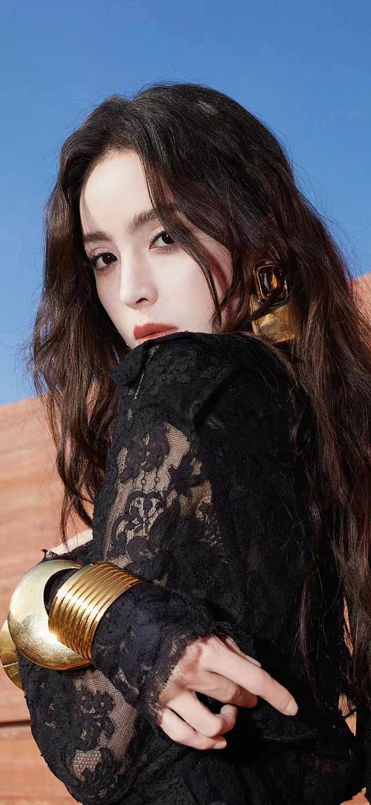 黑色更显娜扎的魅力娜扎